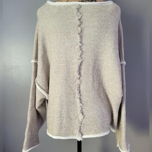 🤍 POL Sweater - Picture 2 of 4